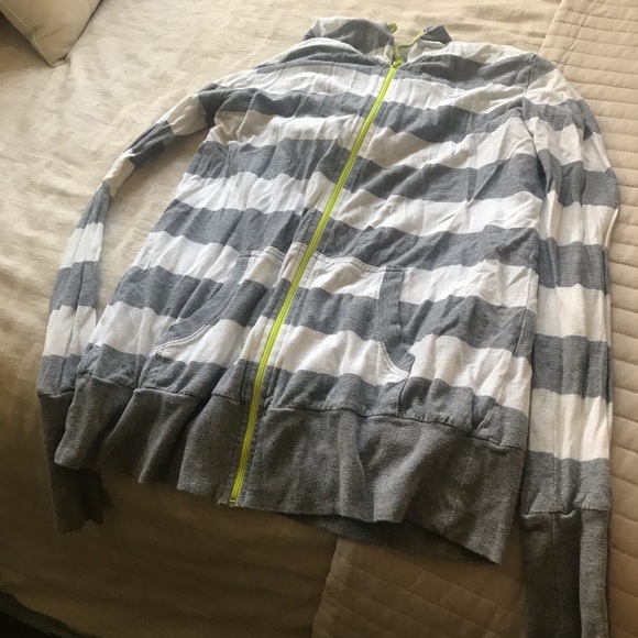 Sweaters - Picture 6 of 6